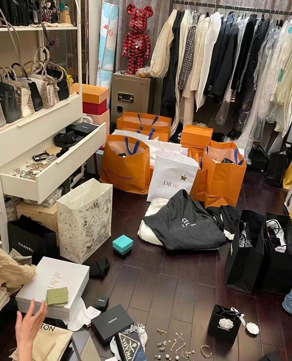 随州曾都区回收一线鞋服.jpg